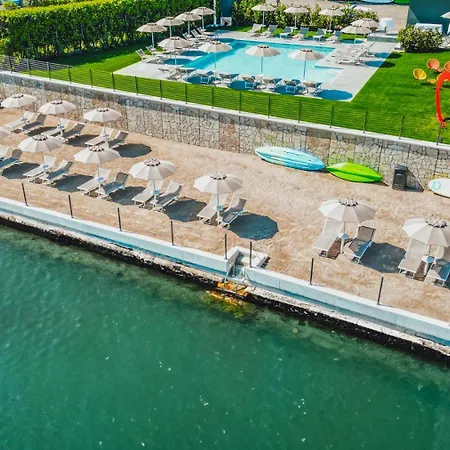Appart hôtel Maggiore Bay *